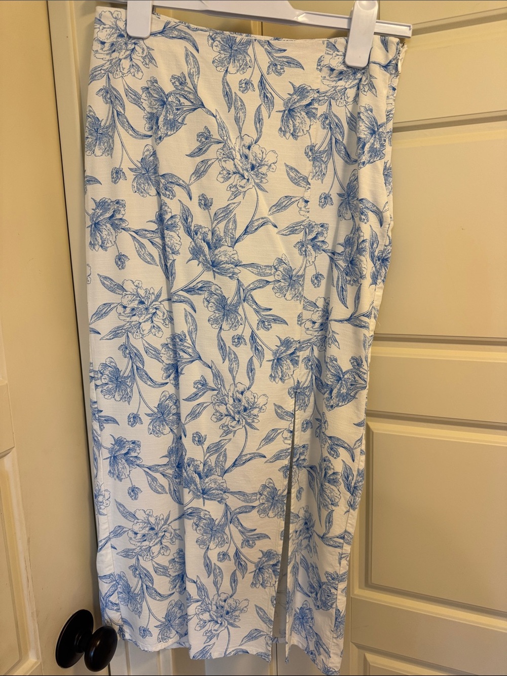 A New Day Woman’s‎ Blue Floral Pencil Skirt